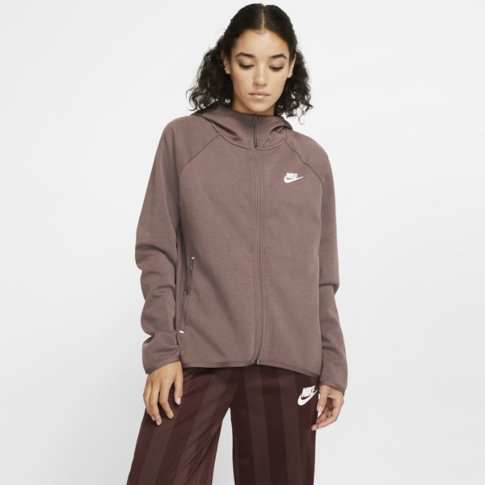 Nike Tech Set